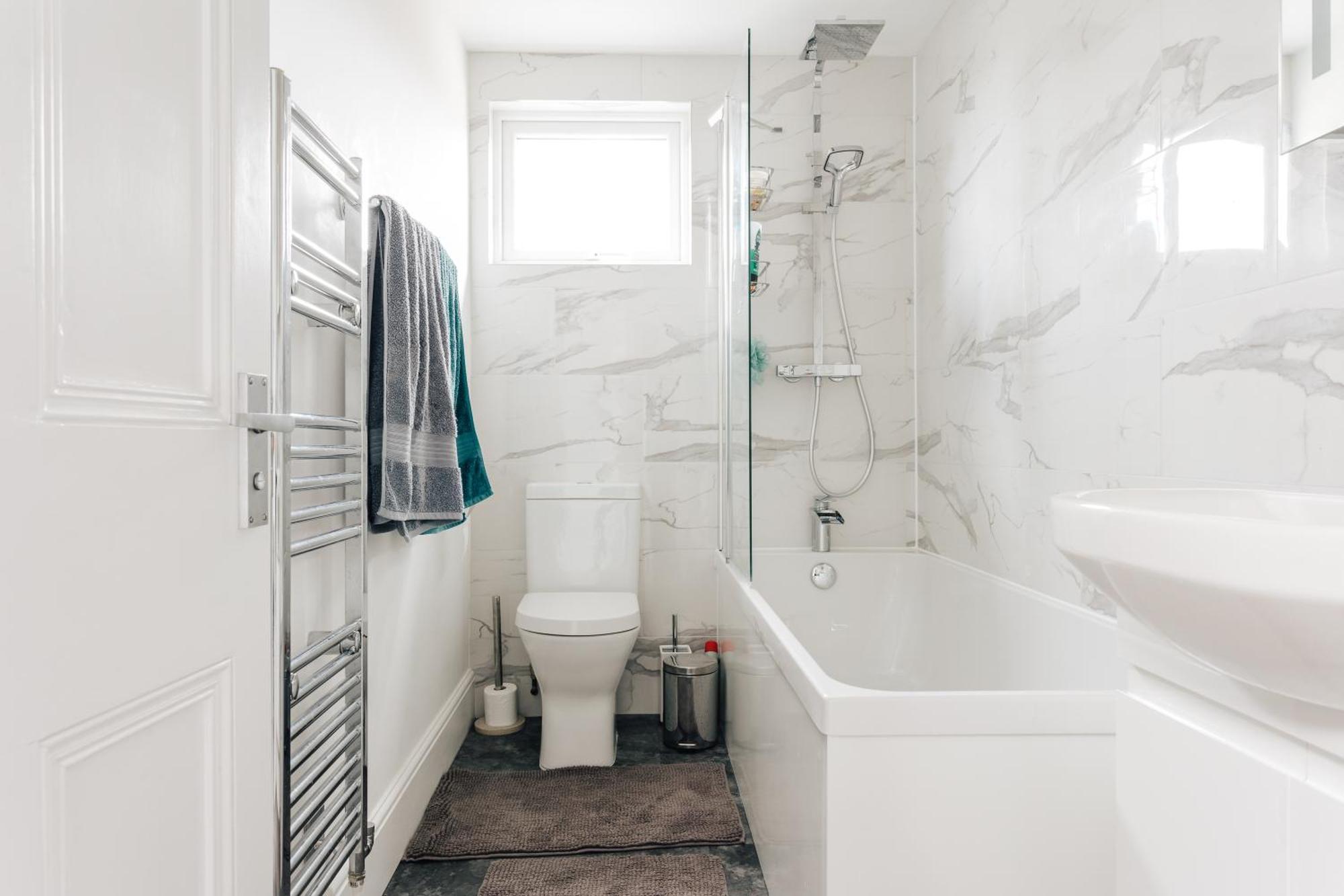Private Two Bedroom Residence In Southbourne - Private Parking - Off The High Street - Minutes Away From The Beach Bournemouth Buitenkant foto