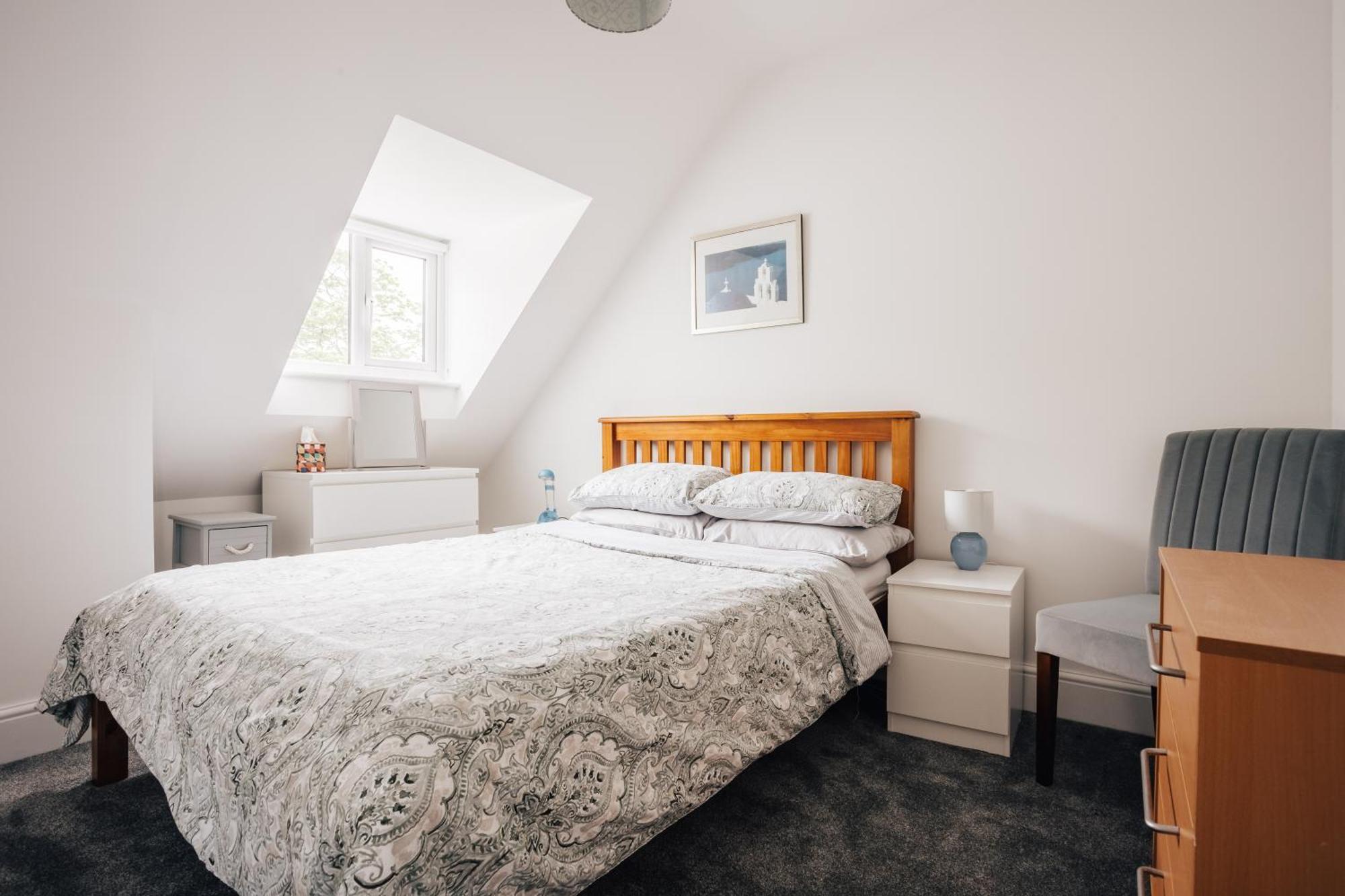 Private Two Bedroom Residence In Southbourne - Private Parking - Off The High Street - Minutes Away From The Beach Bournemouth Buitenkant foto