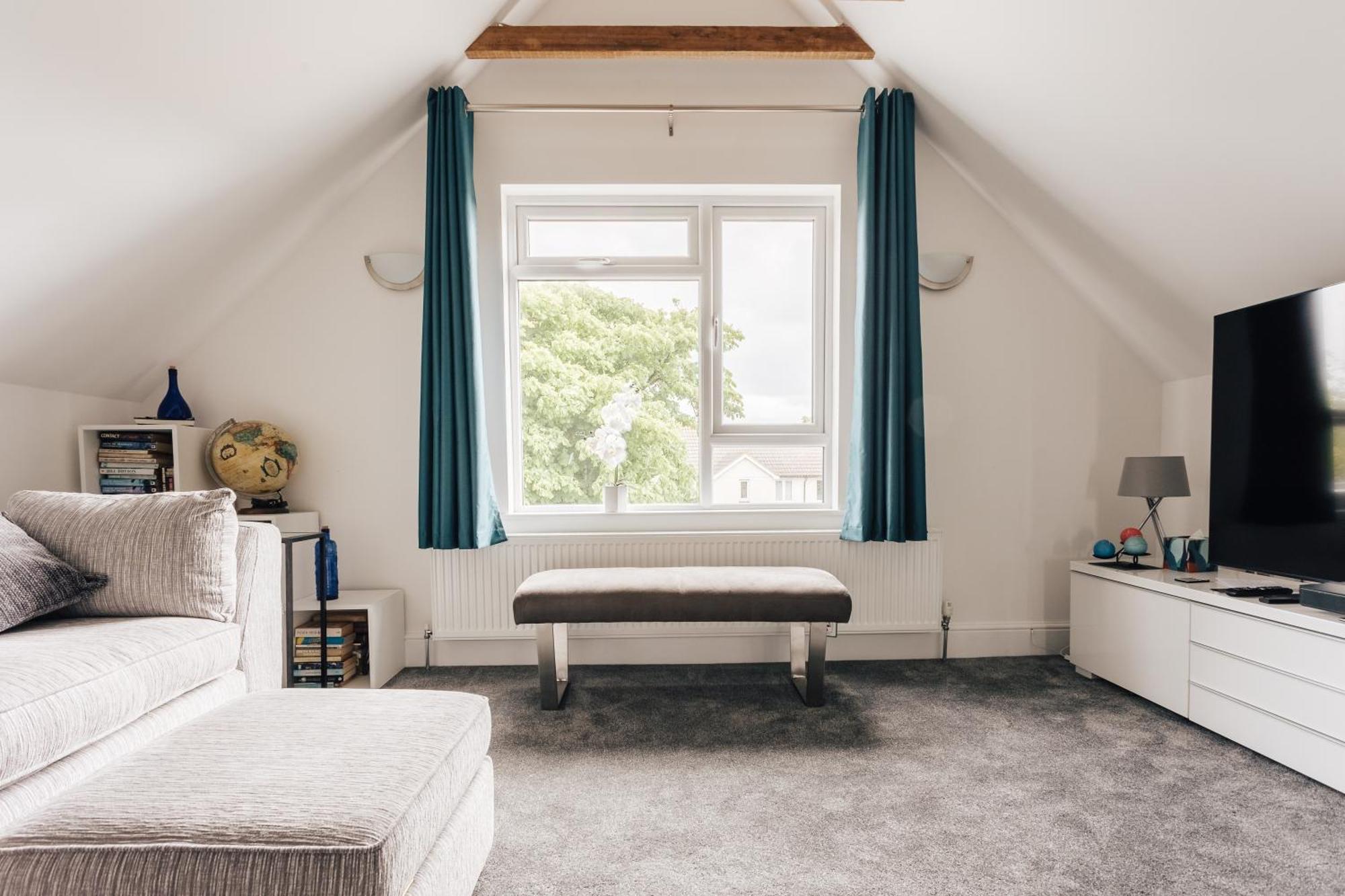 Private Two Bedroom Residence In Southbourne - Private Parking - Off The High Street - Minutes Away From The Beach Bournemouth Buitenkant foto