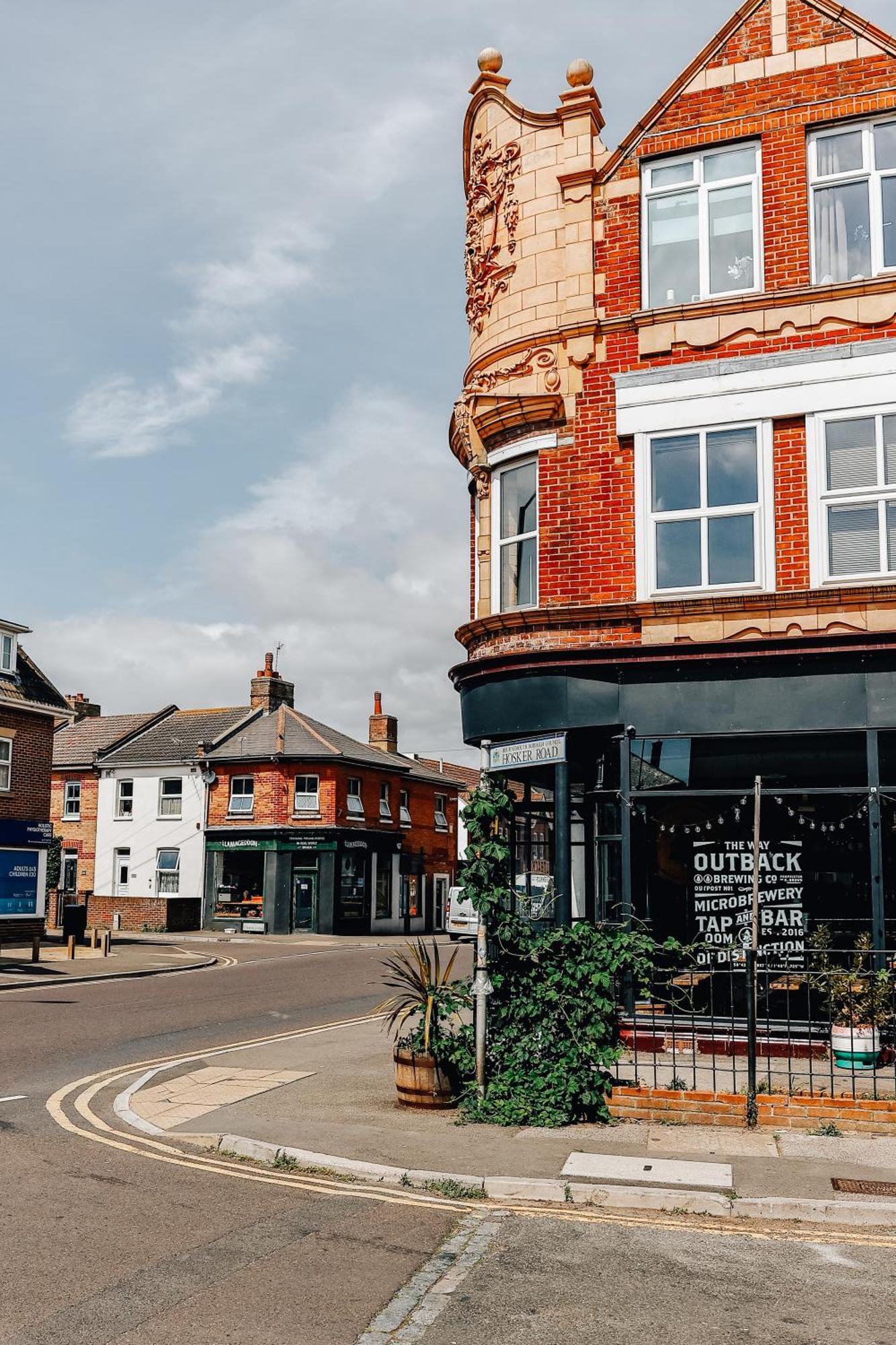 Private Two Bedroom Residence In Southbourne - Private Parking - Off The High Street - Minutes Away From The Beach Bournemouth Buitenkant foto